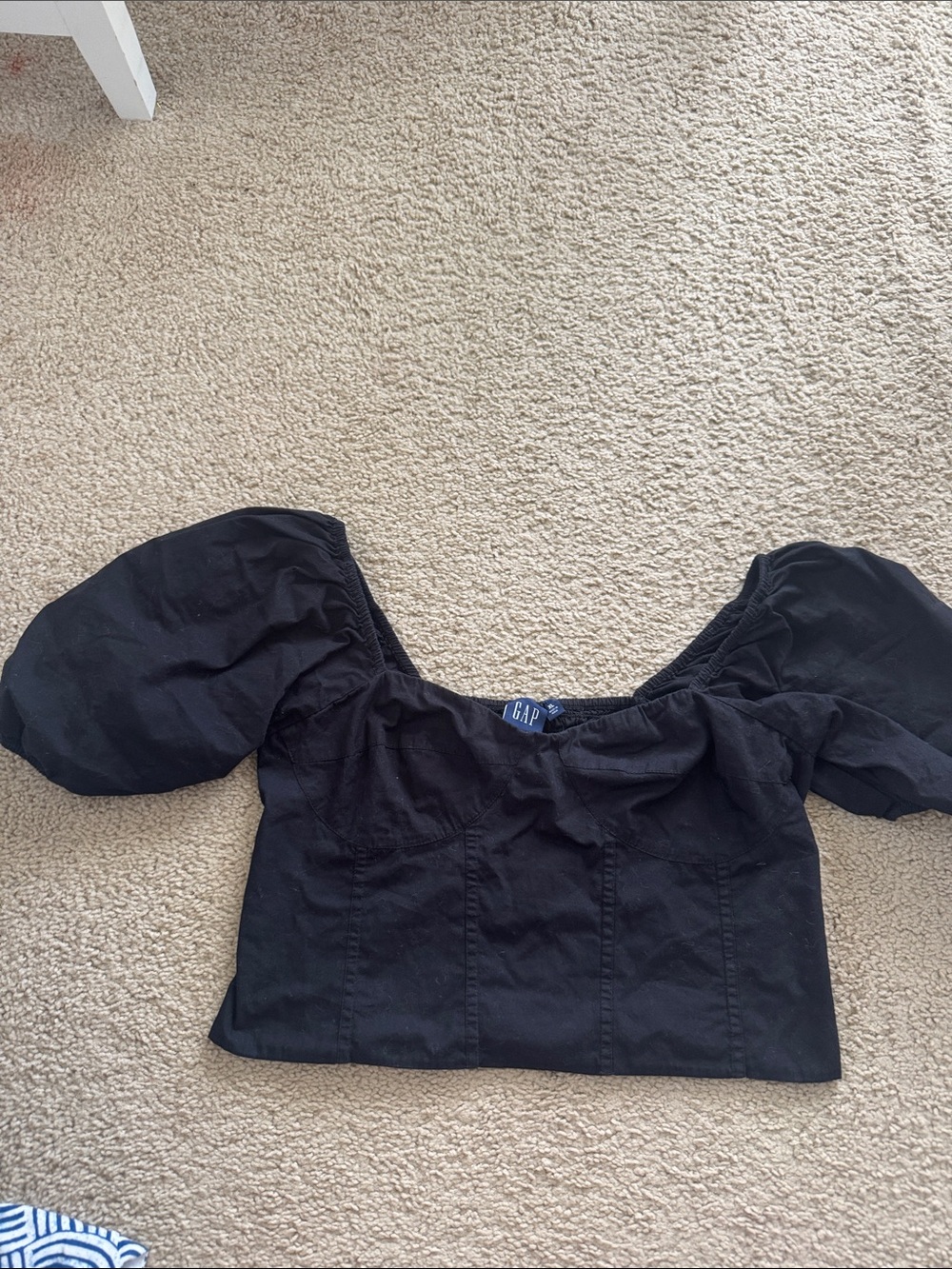 GAP Black Puff-Sleeve Cropped Top